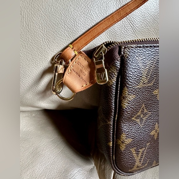 Authentic LV Pochette accessories - Picture 6 of 8